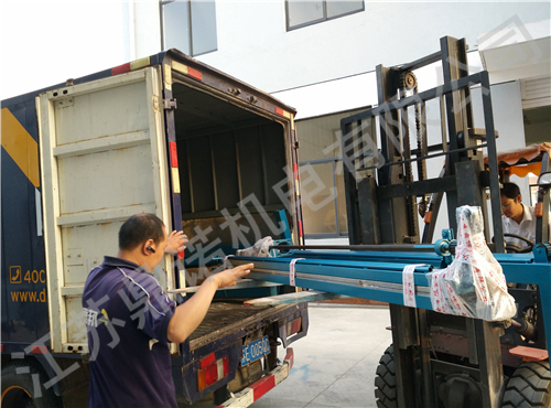 半截式絎縫機裝車(chē)