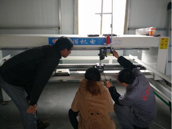 客戶(hù)檢查絎縫機