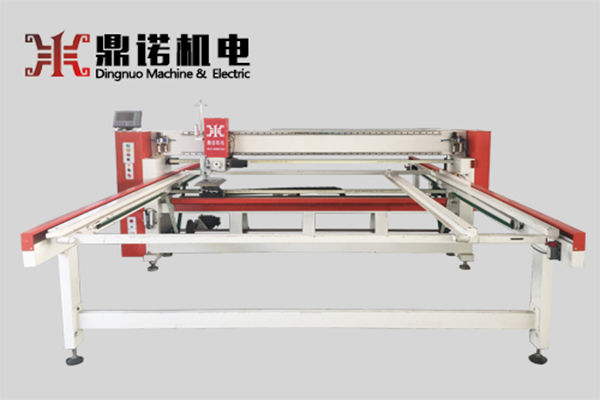 鼎諾機電全移動(dòng)電腦絎縫機