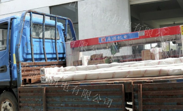 國內絎縫機發(fā)貨3